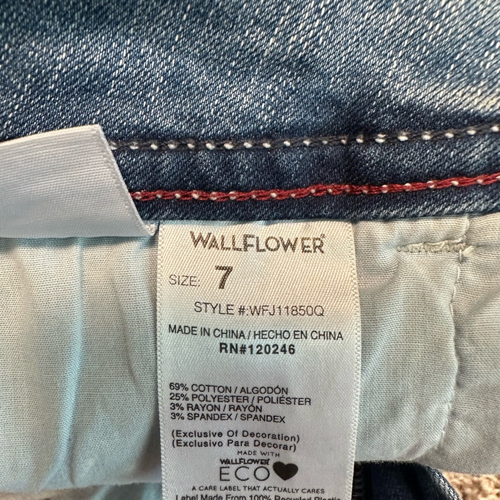 Bermuda Shorts - Picture 3 of 3